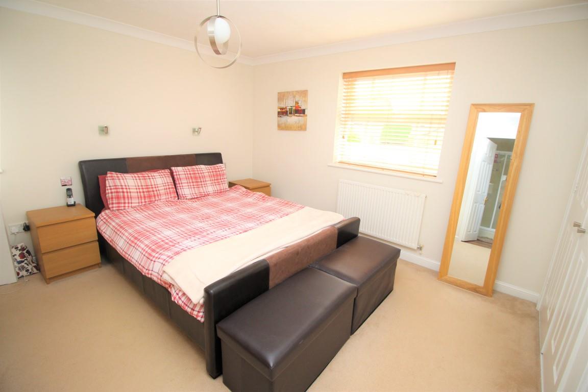 Trelawney Drive, Tilehurst, Berkshire